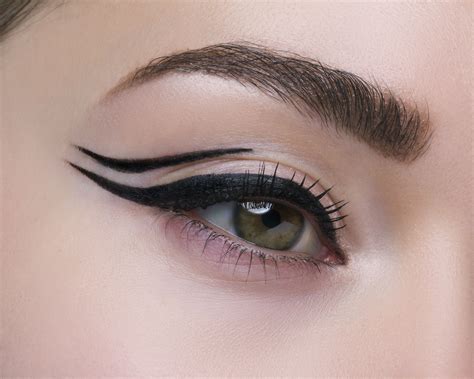 Effortless beauty: achieve a seamless eyeliner look with half magic liquid eyeliner
